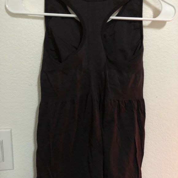 Bundle of exercise tanks - Picture 4 of 8